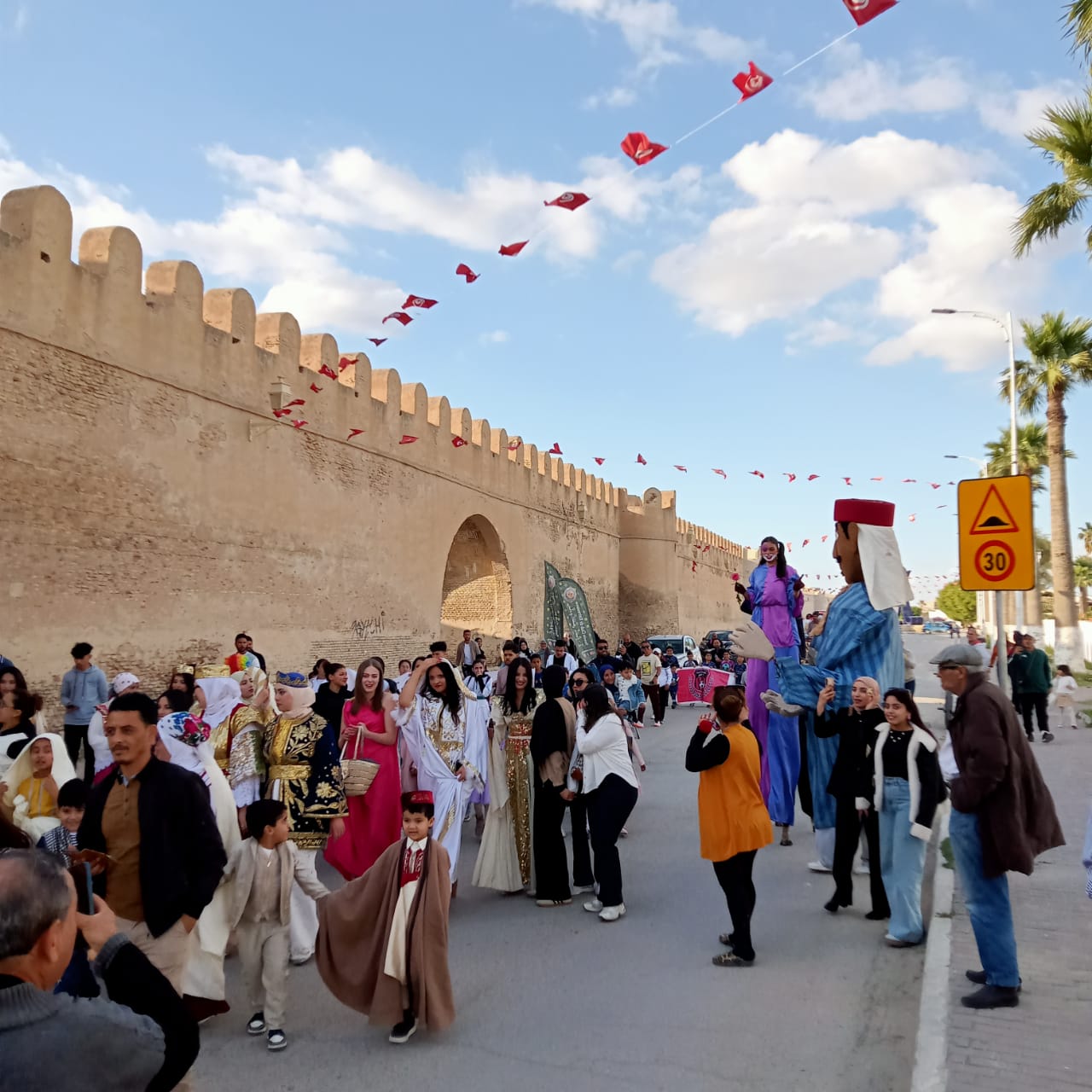 القيروان.. انطلاق كرنفال مهرجان الورد في دورته الثالثة